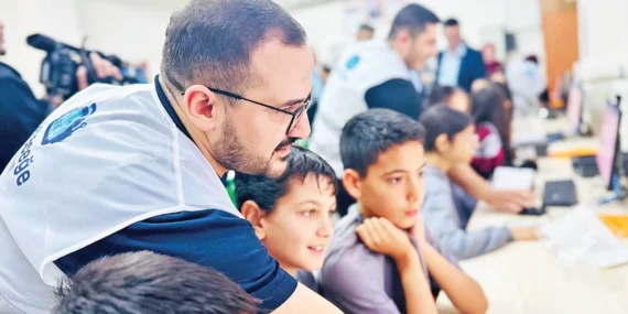 Kuveyt Türk öğrencileri teknolojiyle buluşturdu