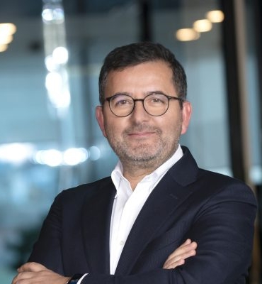 Ayhan-Sincek-4-735x400