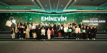 eminevim-2026nin-ilk-tapu-teslim-toreninde-uyeleriyle-bulustu-h1768893880-73e4c8