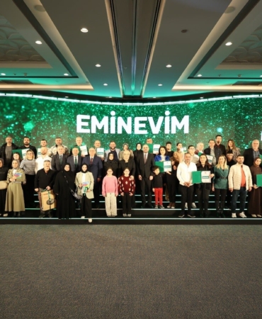 eminevim-2026nin-ilk-tapu-teslim-toreninde-uyeleriyle-bulustu-h1768893880-73e4c8